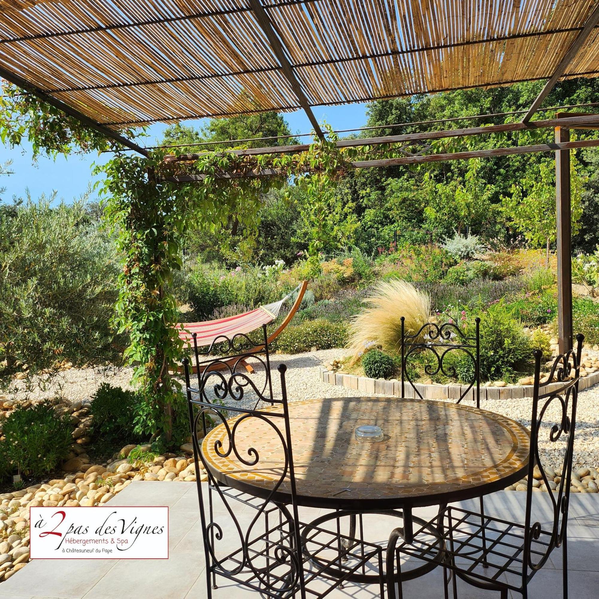 A 2 Pas Des Vignes, Hebergements Et Spa, Maison Numero 12 A Chateauneuf Du Pape Εξωτερικό φωτογραφία